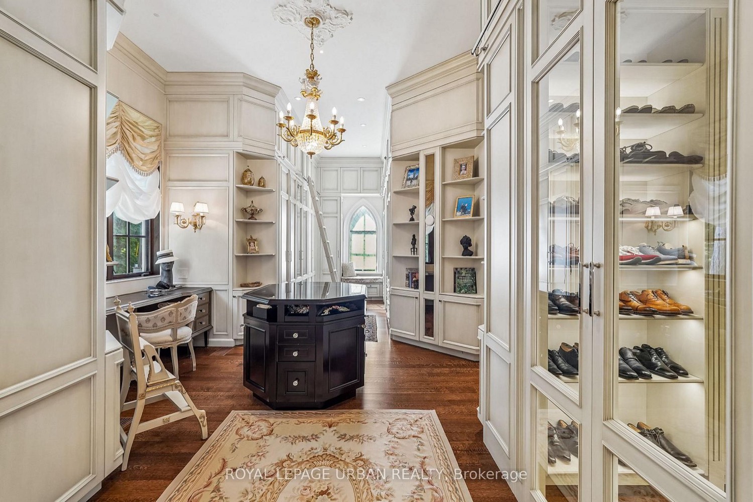 King City — Custom Estate Home — photo 10